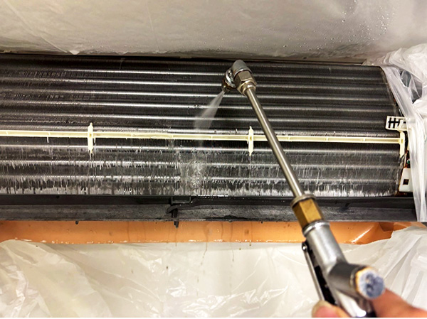 エアコン分解清掃の写真