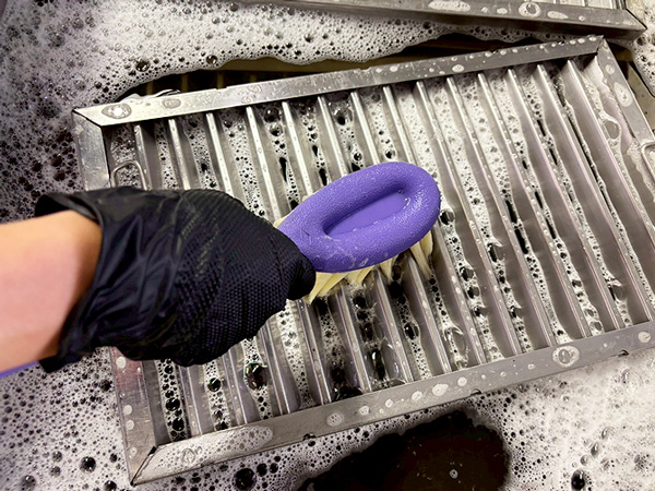 厨房排気フード・ダクト清掃の写真