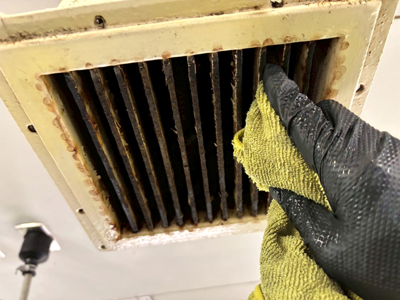 厨房排気フード・ダクト清掃の写真