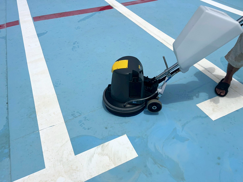 プール清掃の写真