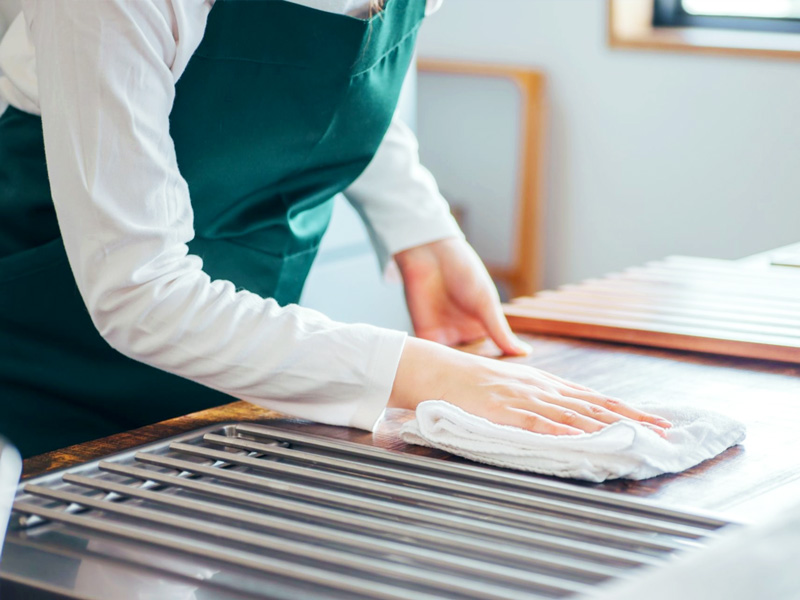 家を掃除する写真