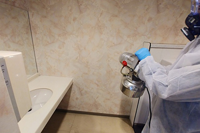 トイレ除菌消毒作業